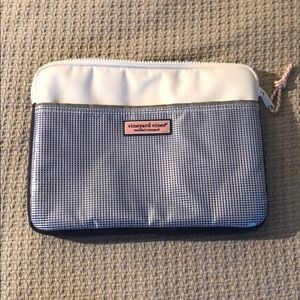Vineyard vines
